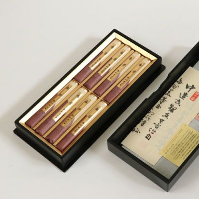 高級線香 黒塗箱入<br> 春芳 短寸8入り<br> お線香 お供え物 贈答用 ギフト用 法事 喪中はがき 喪中見舞い 喪中ハガキ 進物