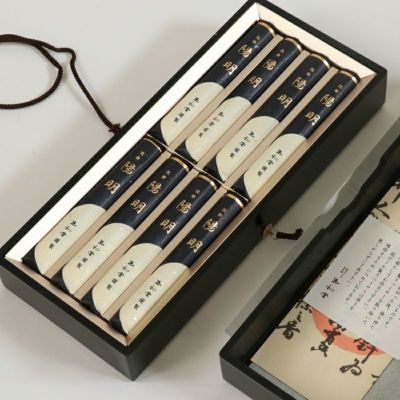 進物線香 黒塗箱入<br> 沈香 陽明 短冊8本入り<br> お線香 お供え物 贈答用 ギフト用 法事 喪中はがき 喪中見舞い 喪中ハガキ